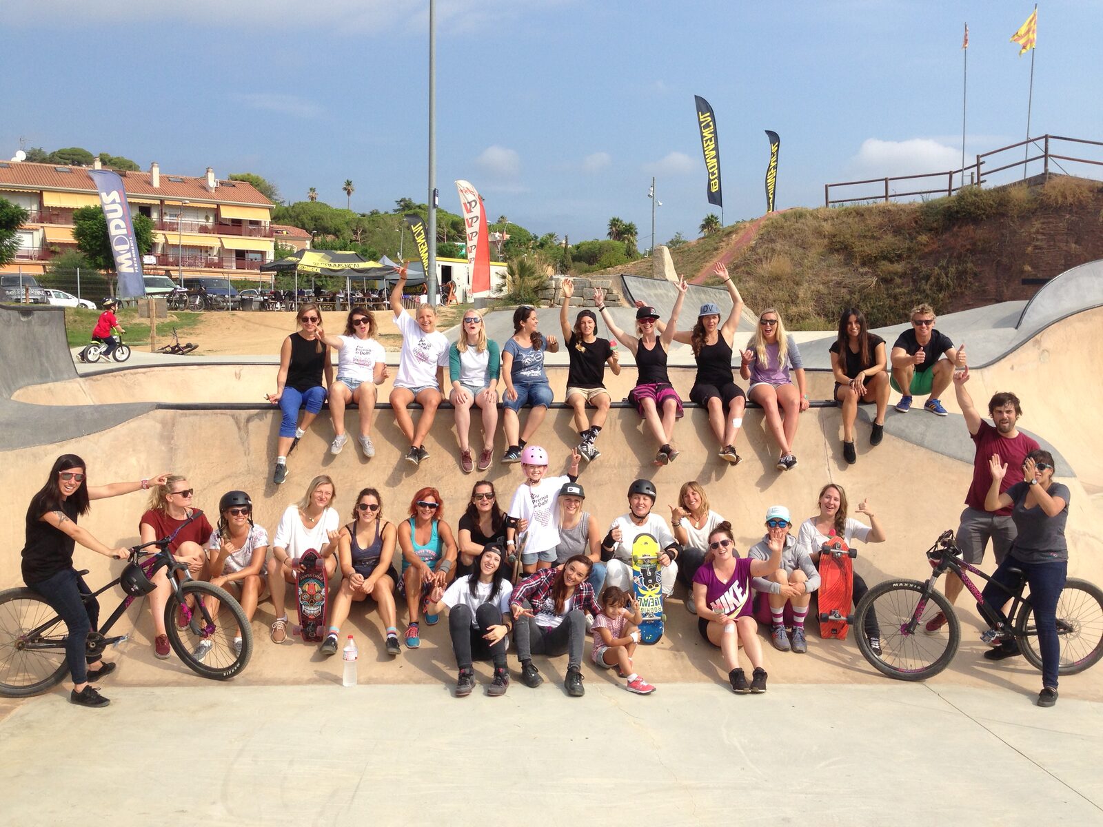 Women in Board 2016, a group of women riders at the park