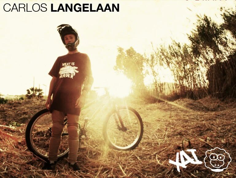 Campaign frame: Carlos Langelaan standing with his bike in golden backlight